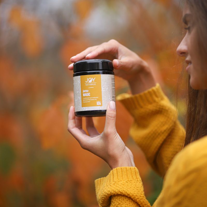 Ayurvedischer Nährstoffkomplex mit Curcumin aus Cavacurmin, Ashwaghanda Extrakt, Chaga Extrakt, Ingwer, Zimt für Zellschutz und Widerstandskraft deines Körpers.