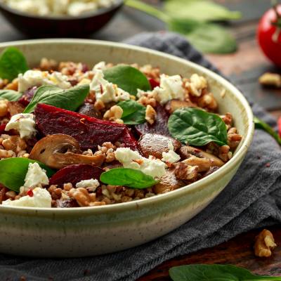 Buchweizen Bowl mit rote Bete und Feta