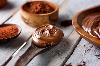 Diese köstliche Kichererbsen-Dattel-Creme mit Kakao und choco:MAGIC bietet nicht nur einen leckeren Schokoladengeschmack, sondern enthält Proteine, Ballaststoffe und Antioxidantien.