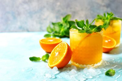 Erfrischender Genuss für heiße Sommertage - das fruchtige Aroma der Orangen in Kombination mit jamu:MAGIC, keen:MIND und heidel:BEER Pulver ist ein perfekter Durstlöscher und belebt die Sinne. 