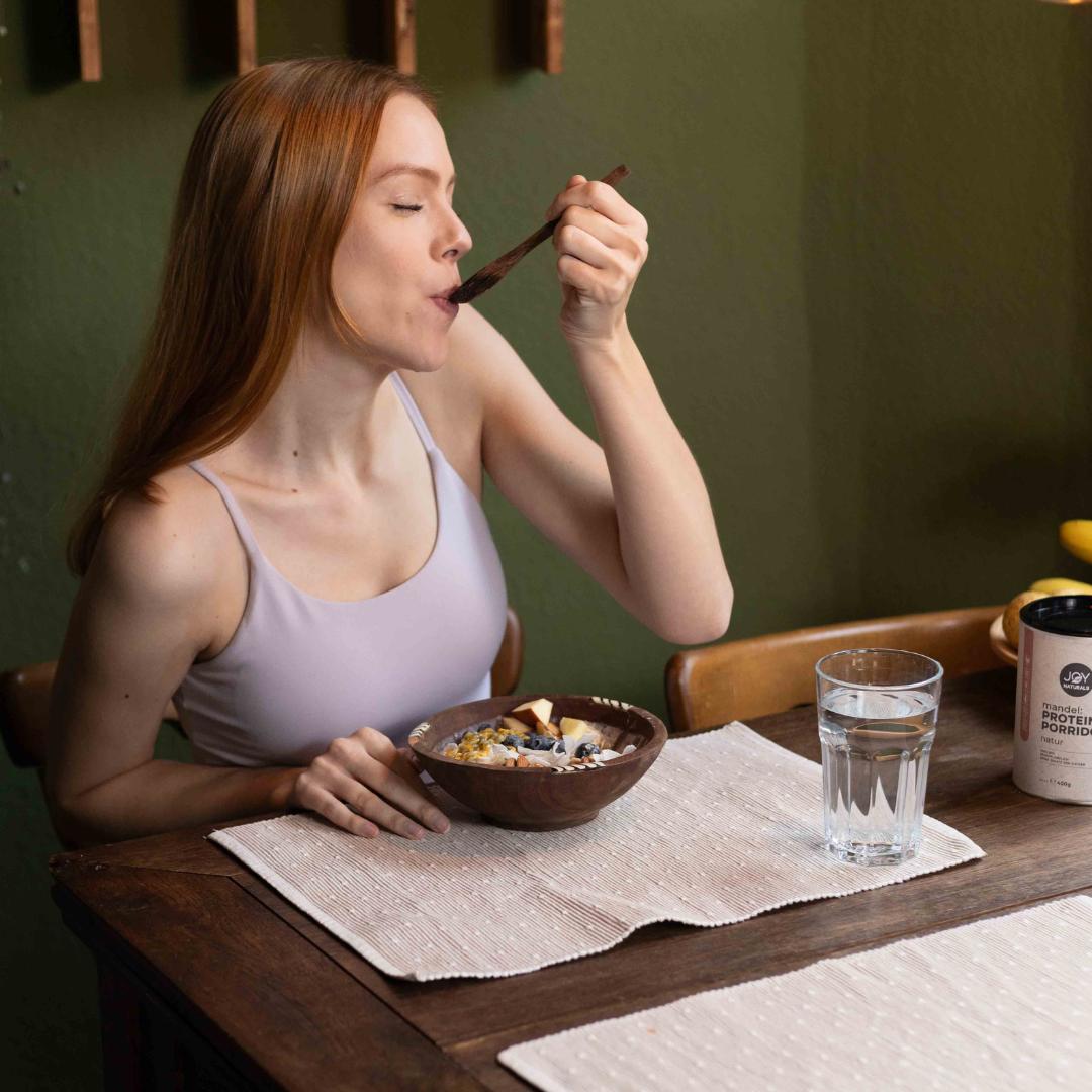 Ein Porridge so lecker, dass du nichts anderes mehr frühstücken willst.