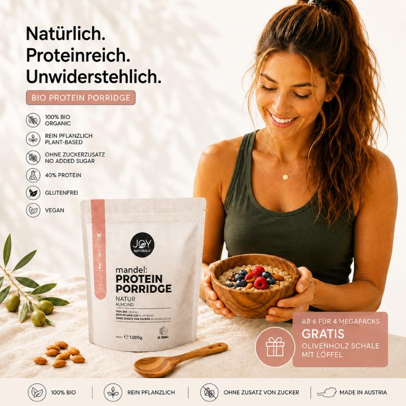 JOY NATURALS Bio Mandel Protein Porridge Natur im 1000-g-Megapack neben einer Frau mit frisch angerichtetem Protein Porridge in einer Olivenholzschale.
