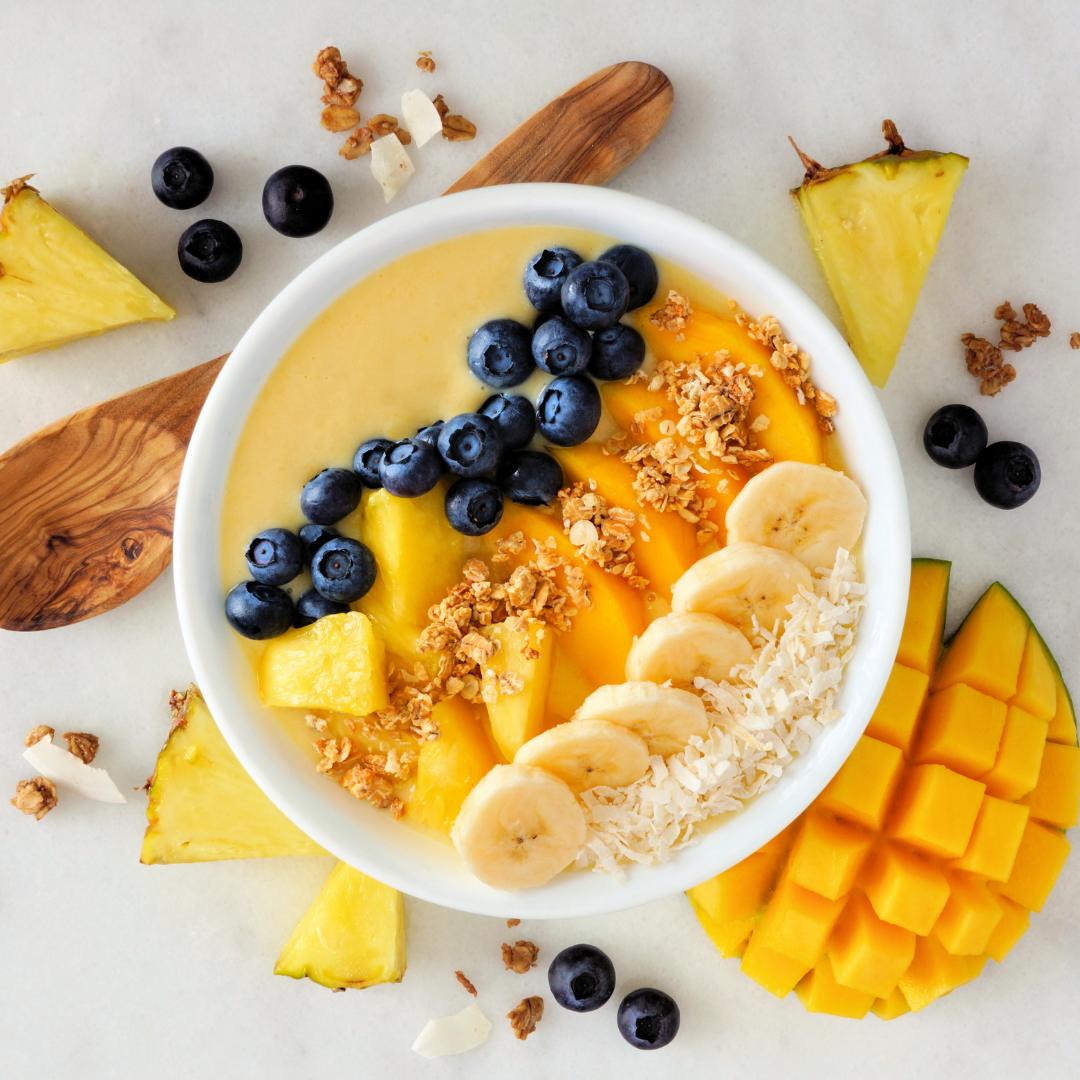 Erdmandel-Smoothie-Bowl mit Ananas